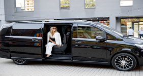 Top-rated van taxi for DIA airport in Commerce City, CO
